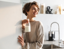 Как хранить молоко, чтобы оно как можно дольше оставалось свежим (вы точно делали это неправильно)