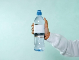 Пластиковая бутылка и лазер помогли ученым воссоздать алмазный дождь на Нептуне