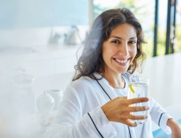 9 причин начать пить лимонную воду