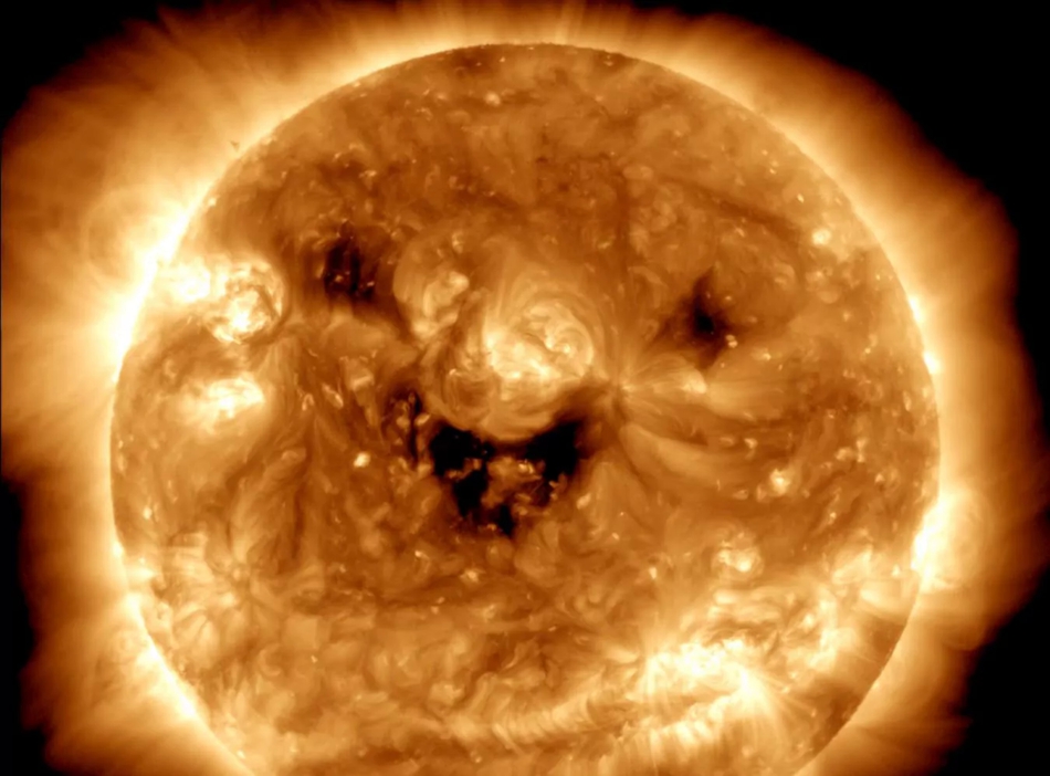 НАСА получило необычное изображение, на котором наша звезда 