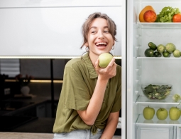 Популярный фрукт, который способен «растопить» лишний жир (и он наверняка есть у вас дома)