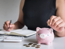 Денежный гороскоп на 2023 год: кто из знаков Зодиака разбогатеет, а кого ждут сложности с финансами