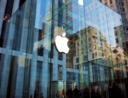 Дерзкое ограбление магазина Apple засняли на видео. Злоумышленники вынесли техники на десятки тысяч долларов