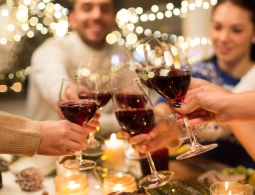 Как выбрать хорошее вино для новогоднего стола: 10 главных правил, которые вы постоянно нарушаете