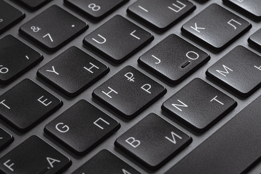 Apple хочет сделать физическую клавиатуру с динамически меняющейся раскладкой. Пока что есть только патент
