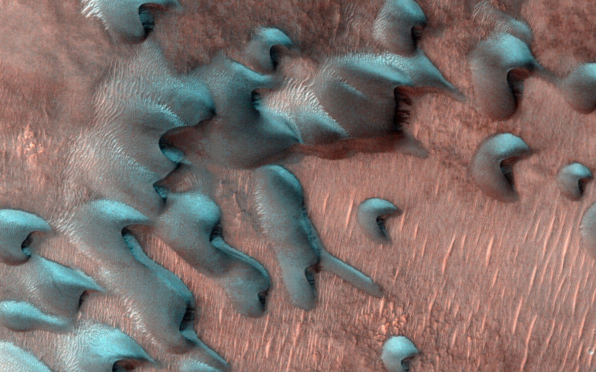 «Поистине потусторонний праздник»: в NASA показали зимнюю сказку на Марсе
