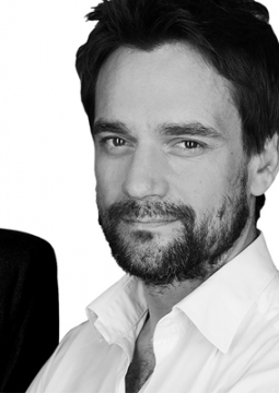 Жизнь подо льдом