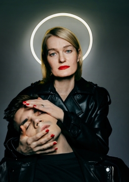 Это всё она