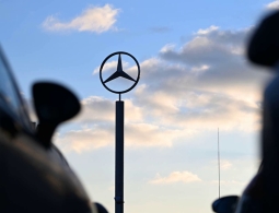 Mercedes-Benz возобновляет гарантийную поддержку клиентов в России. Центральный склад запчастей начнет работать как прежде