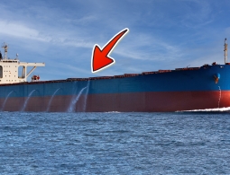 Почему из морских судов регулярно хлещет вода?
