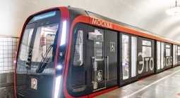 Почему некоторые станции московского метро объявляют мужским голосом, а другие — женским