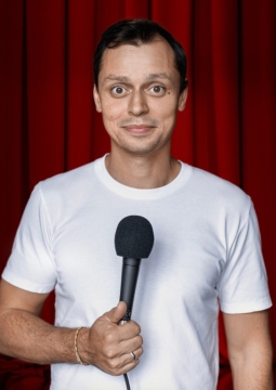 Виктор Комаров