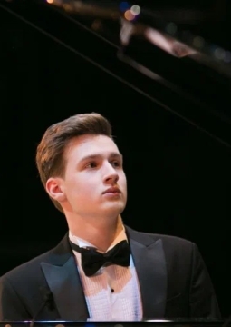 Игорь Петров