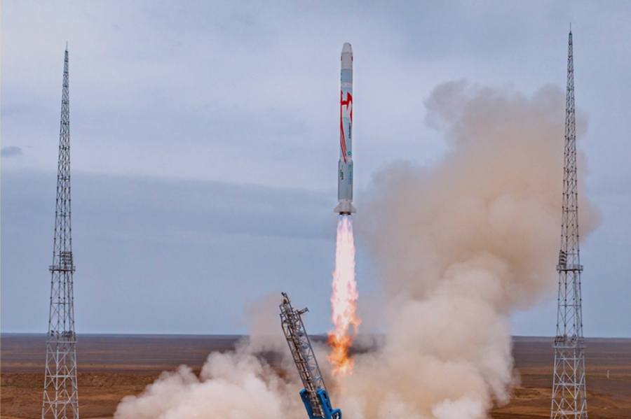 В Китае успешно испытали первую в мире космическую ракету с метановым двигателем