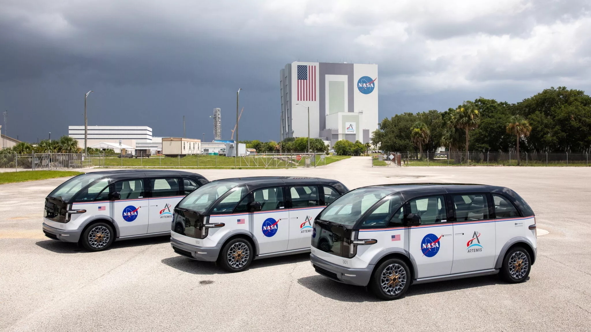 NASA впервые за 40 лет сменило машины, которые будут доставлять астронавтов на стартовую площадку