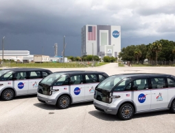 NASA впервые за 40 лет сменило машины, которые будут доставлять астронавтов на стартовую площадку