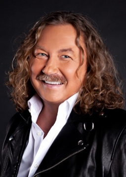 Игорь Николаев