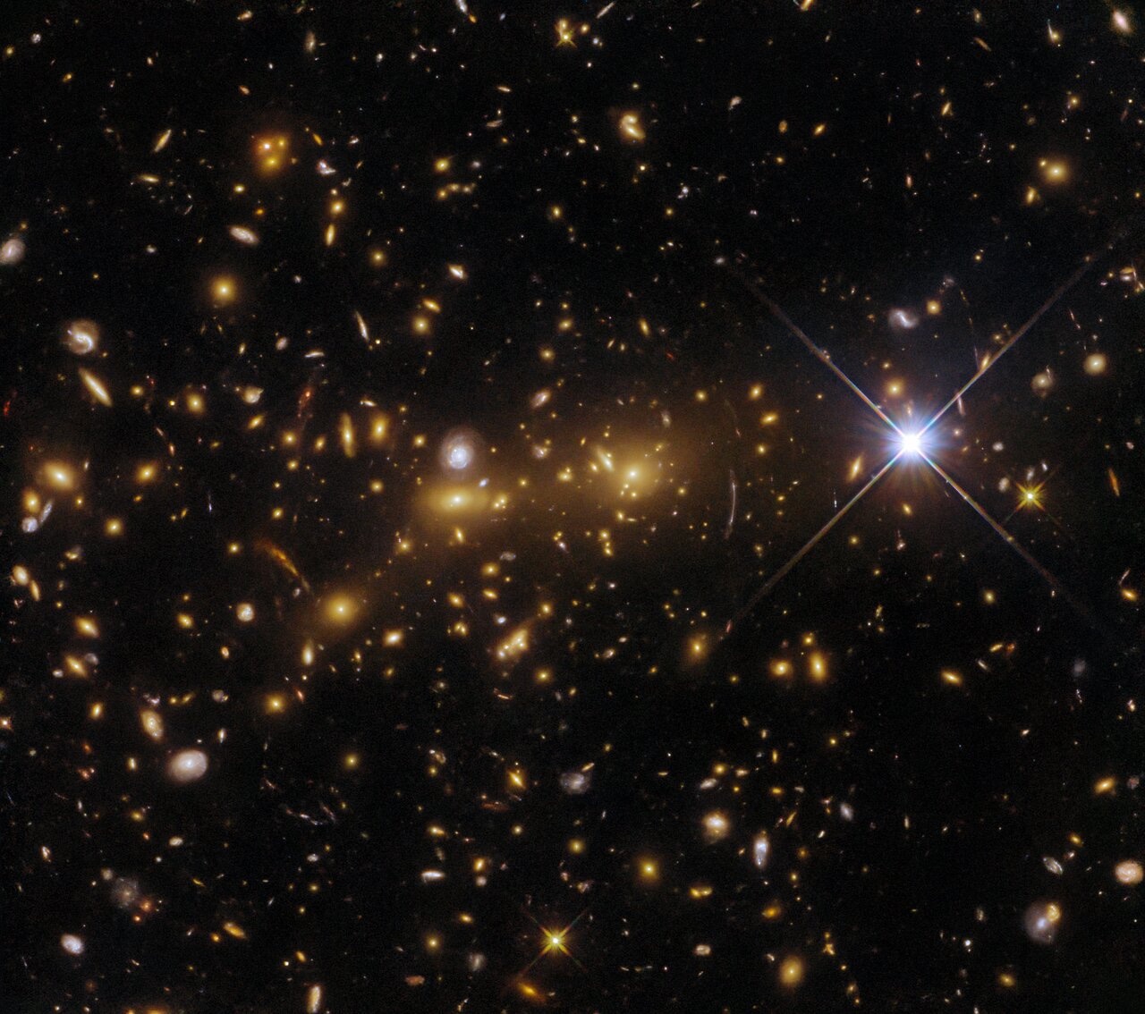 Космический телескоп «Хаббл» запечатлел создание «космического монстра» — слияние как минимум двух скоплений галактик