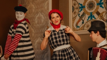 Однажды в Париже: Истории, аккордеон и веселье!