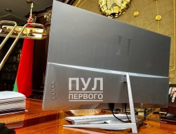 Лукашенко импортозаместился. iMac на его столе заменила техника белорусского производителя
