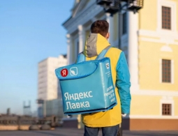 «Девочка, девочка, доширак нашёл твою улицу, уже ищет твой дом» — «Яндекс Лавка» теперь показывает статус заказа на экране блокировки iPhone