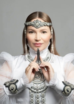 Олёна Уутай