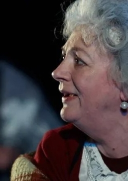 Фаина. Птица, парящая в клетке