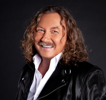 Игорь Николаев