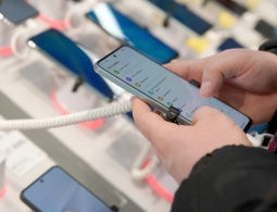 Поставки «серых» смартфонов в Россию прекратились
