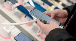 Поставки «серых» смартфонов в Россию прекратились