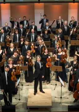 Симфонический оркестр и Денис Шаповалов