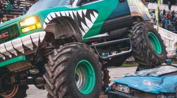 Шоу каскадеров