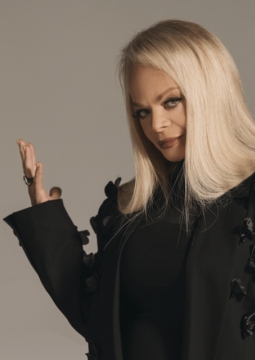 Лариса Долина