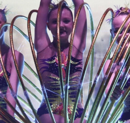 И снова софиты горят