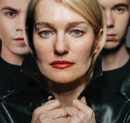 Это всё она