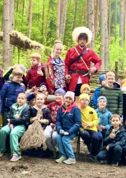 Казаки-разбойники клад с Бабой-ягой ищут