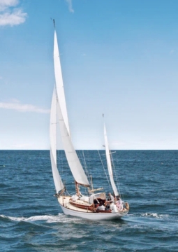 Прогулка на парусной яхте