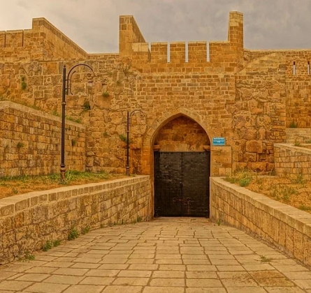 Древний Дербент и Каспийский монстр «Лунь»