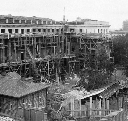 Академия на Красном