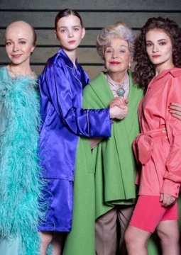 8 любящих женщин