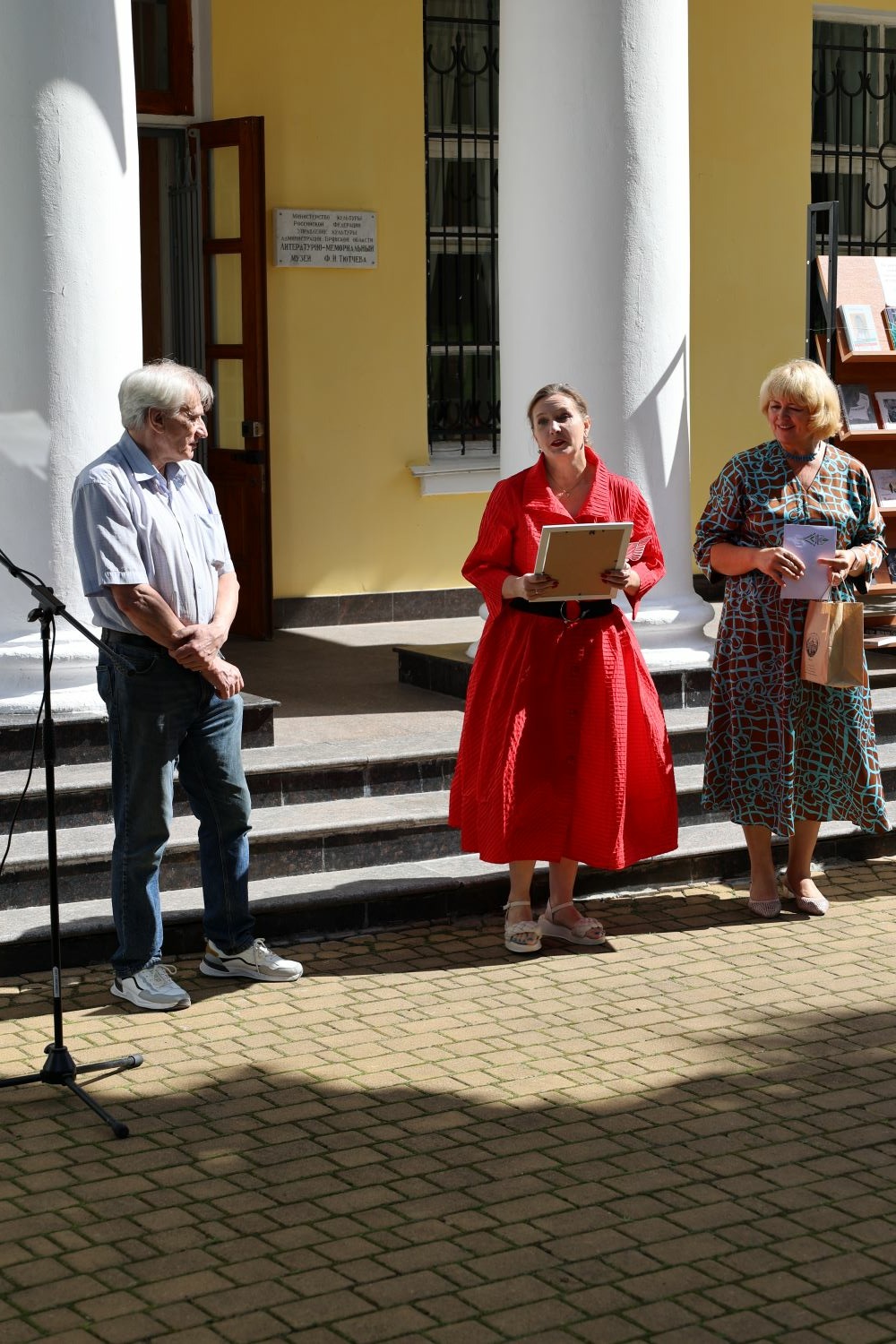 В Овстуге прошла торжественная церемония награждения победителей XII Международного литературного Тютчевского конкурса «Мыслящий тростник»