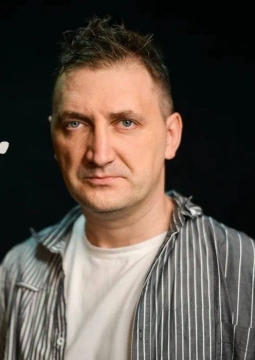 Алло, бабушка, это Саша!