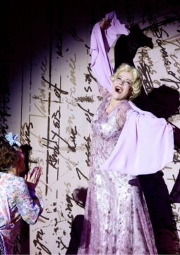 Фаина. Птица, парящая в клетке