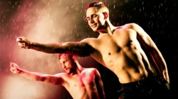 Шоу под дождем | Только для женщин