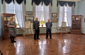 В Овстуге открылась выставка Михаила Решетнева "Мир моей Родины"