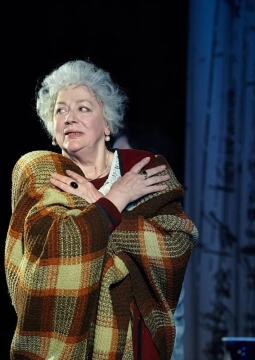 Фаина. Птица, парящая в клетке