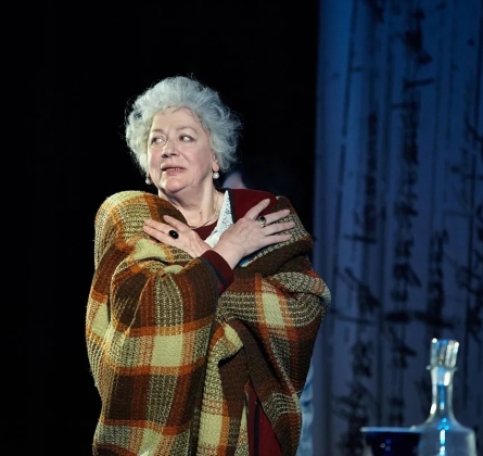 Фаина. Птица, парящая в клетке