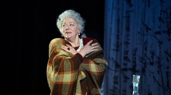 Фаина. Птица, парящая в клетке