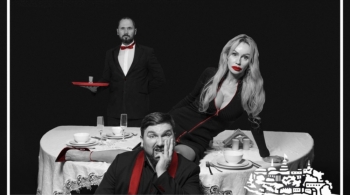 Столик на троих