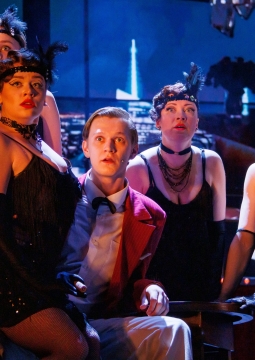 В джазе только девушки